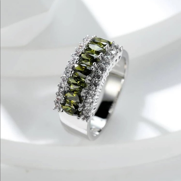 Sterling Silver Cubic Zirconia Ring - Picture 4 of 8